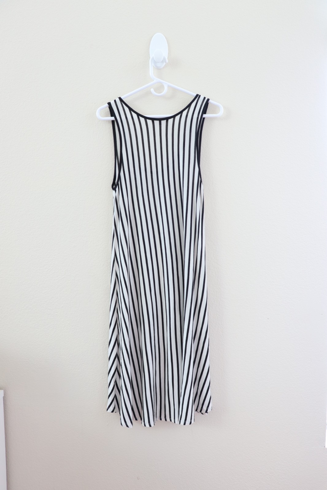 SjS Women Spring Summer Black & White Embroidery Tshirt Sleeveless Dress Size M