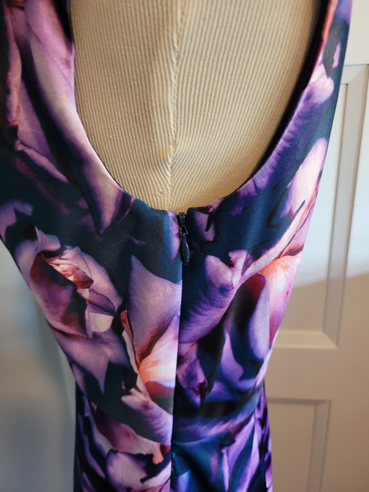 Ivy & Blu maggy boutique Purple Floral Bias Cut Stretch Satin Sheath Dress Sz 6