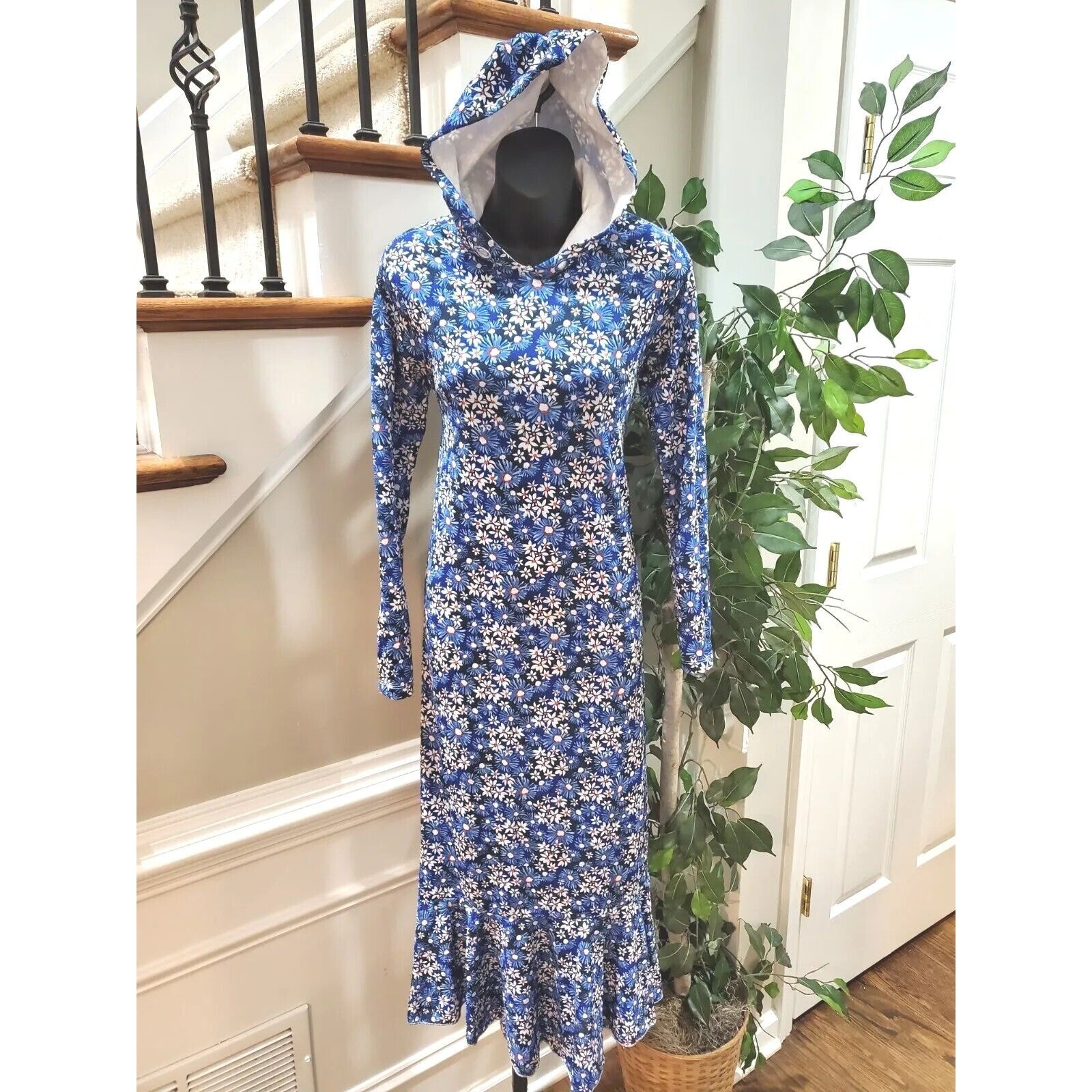 Muni Muni Women’s Blue Floral Polyester Long Sleeve Knee Length Hoodie Dress XS