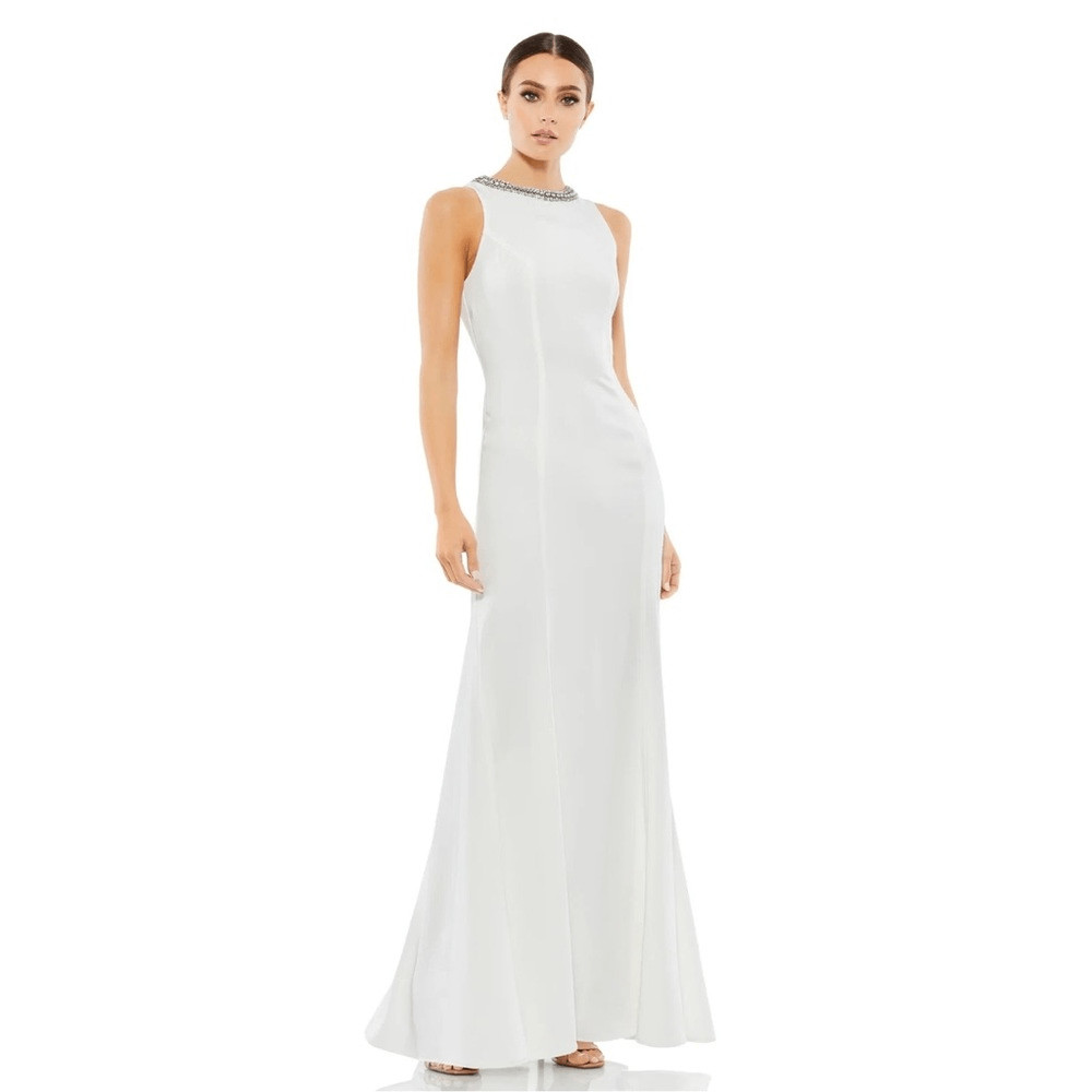 Mac Duggal leena NEW White Embellished Neck Sleeveless Crepe Dress Gown