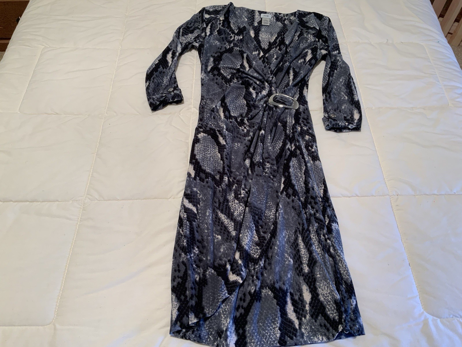 Cache Size Small Dress. Flattering Wrap Style. Black, Gray, White. Non Smoker.