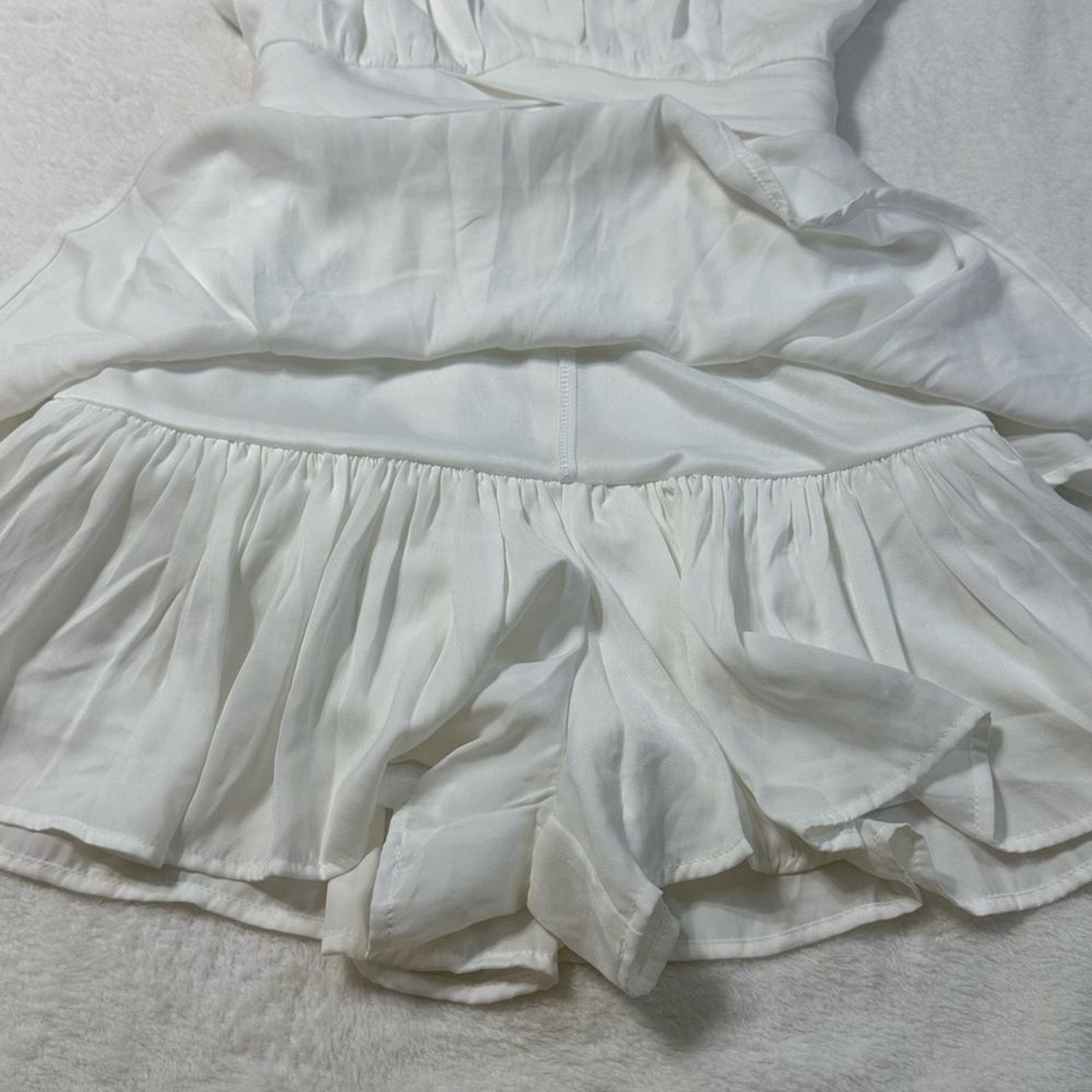 NWT Mi Ami Francesca’s White Satin Tiered Puff Sleeve Dress/Romper