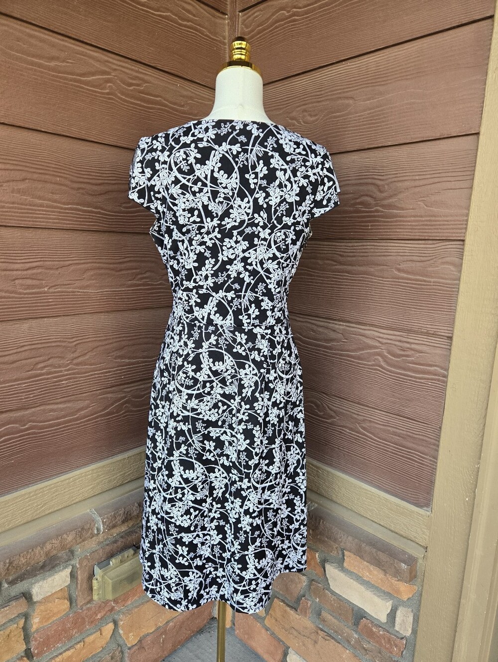 Ann Taylor LOFT Black & White Floral Fit-and-Flare Dress Women’s Size 8