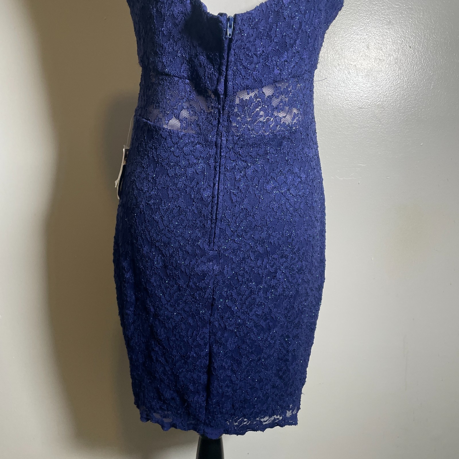 B. Darlin Formal Dress Junior’s 15/16 Blue Keyhole Lace Halter-Neck Sheer Waist