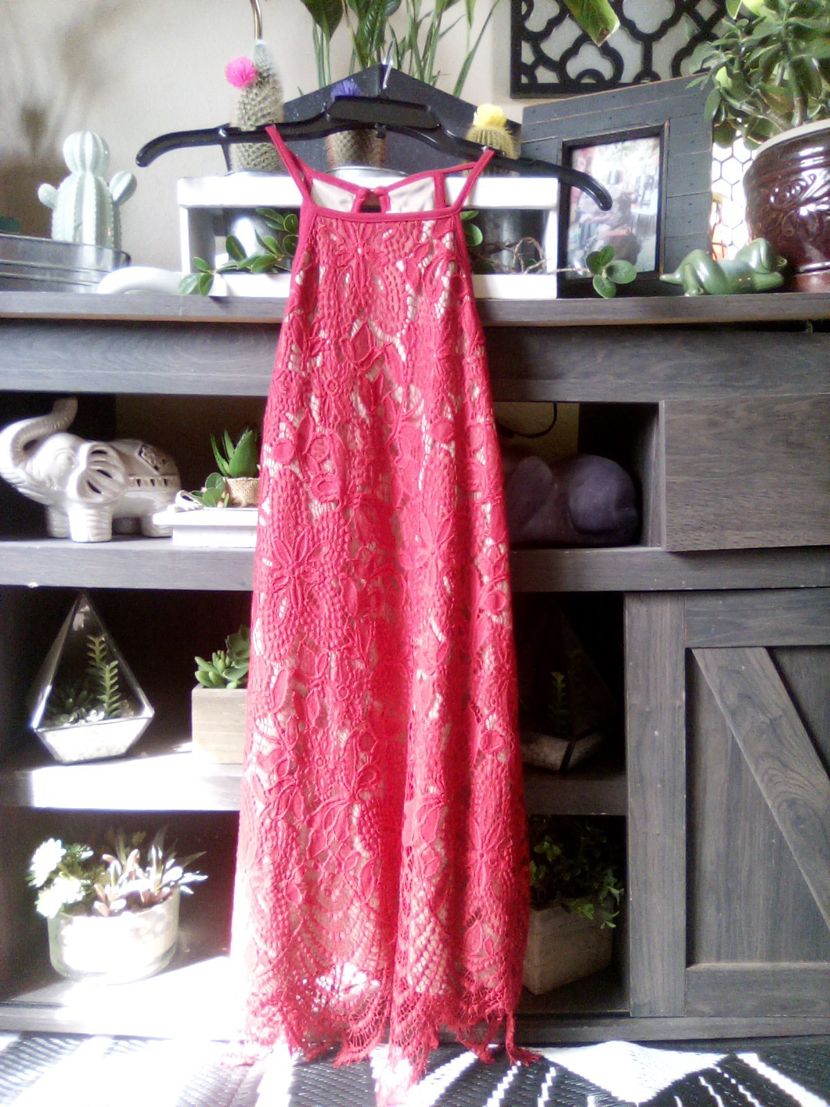 Love Fire Brand Sz M Lace Dress With Nude Lining Scalloped Detail Halter Dress