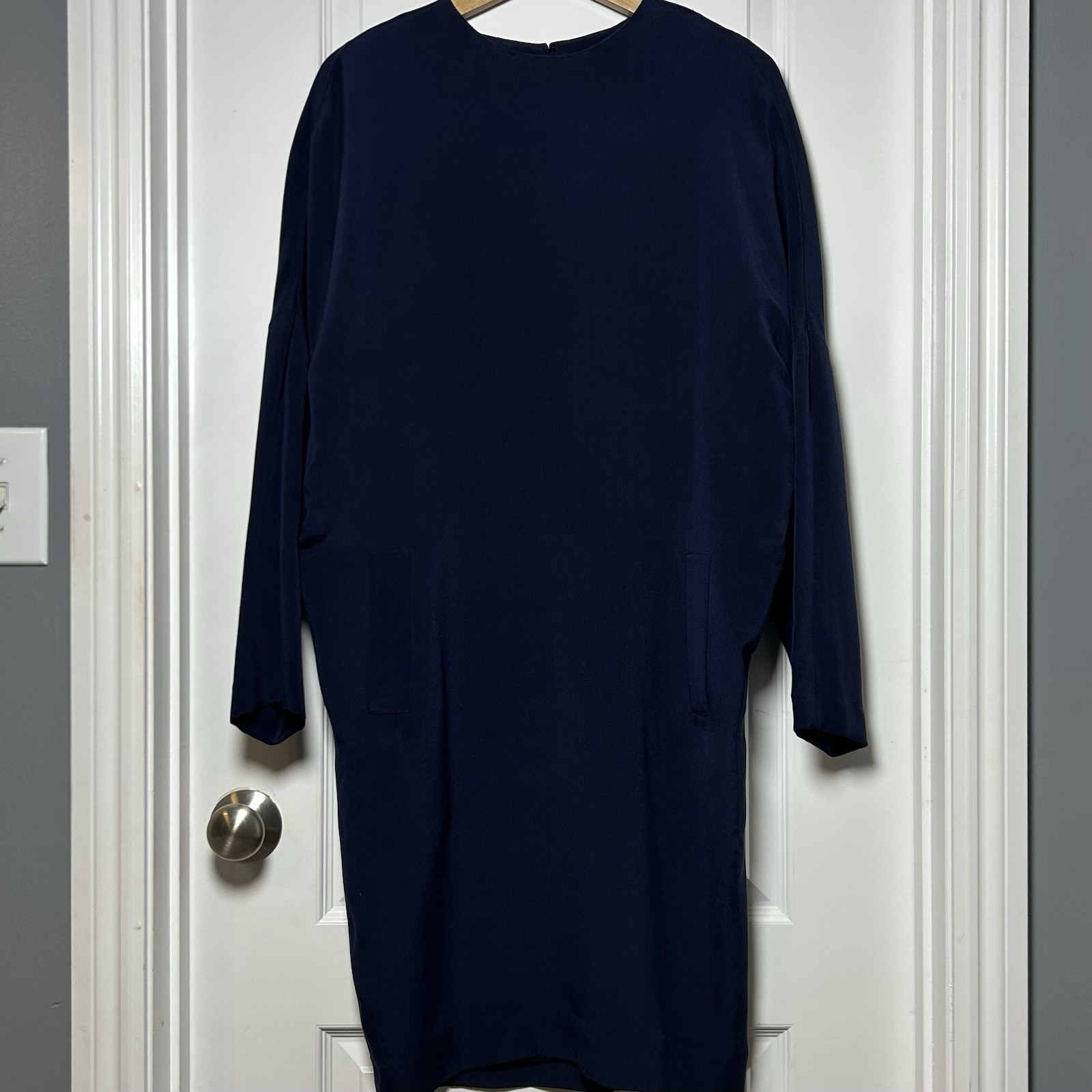 Dana Buchman Vintage 100% Silk Navy Long Sleeve Midi Dress Quiet Luxury Style