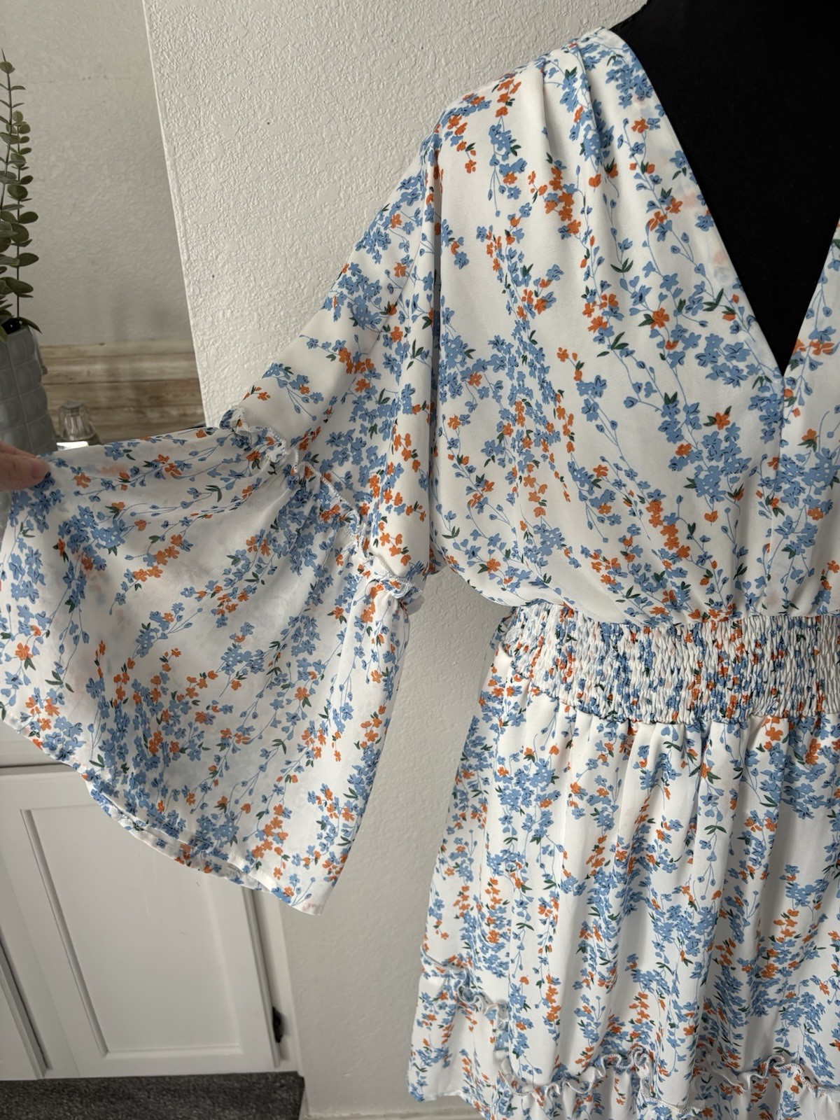 Jollycode L Long Sleeve V-Neck Floral Smocked Ruffle Tie Knee Sundress