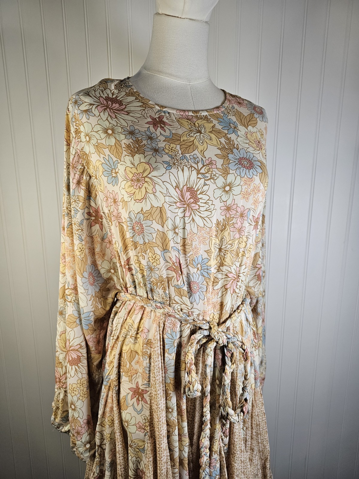 Vici Relaxed Floral Knoted Rope Belted Dress Women’s M Romantic Boho Ruffle
