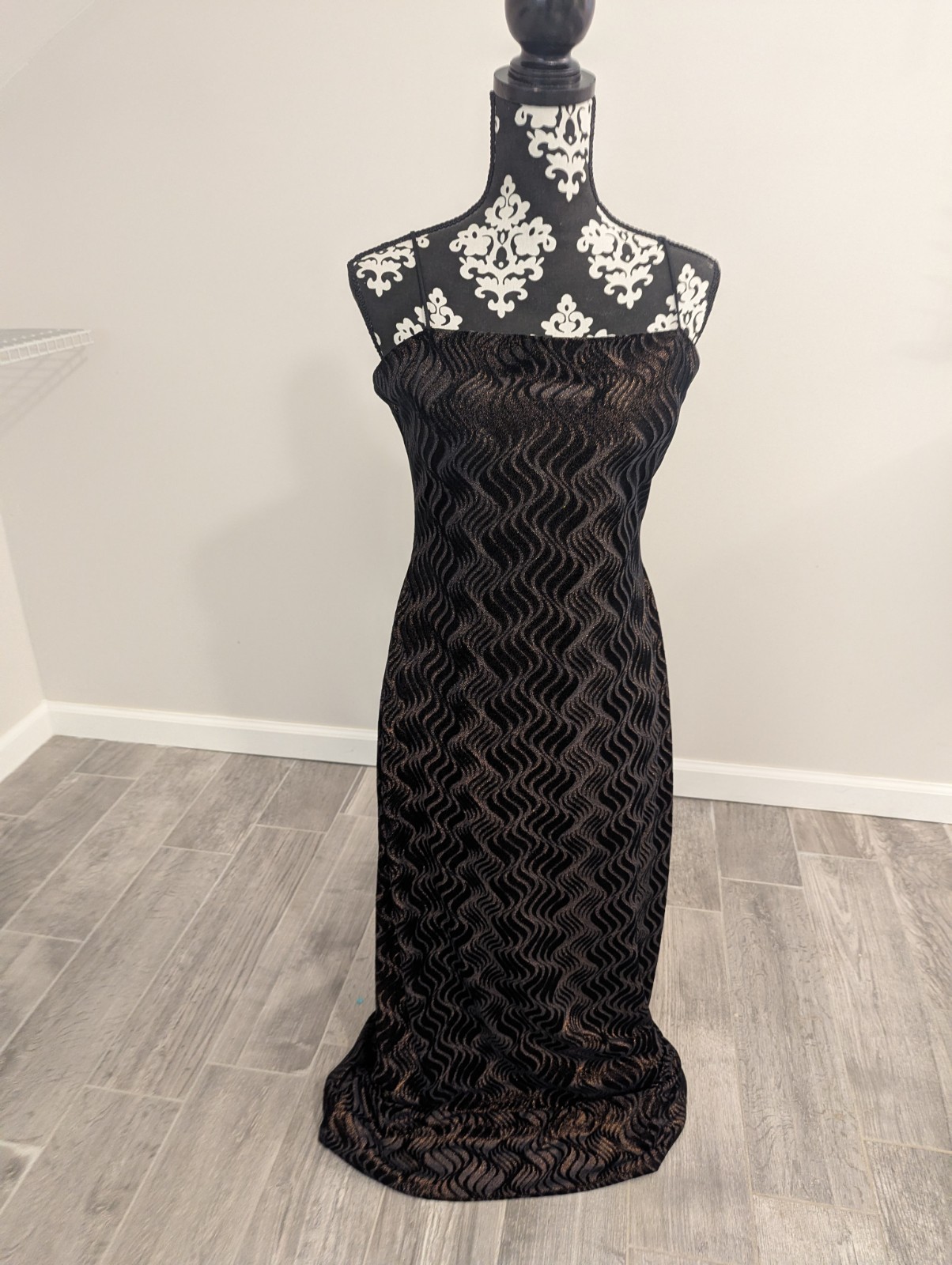 Vintage Y2K Shimmering Velvet Black & Gold Evening Dress Size 12; JS Boutique