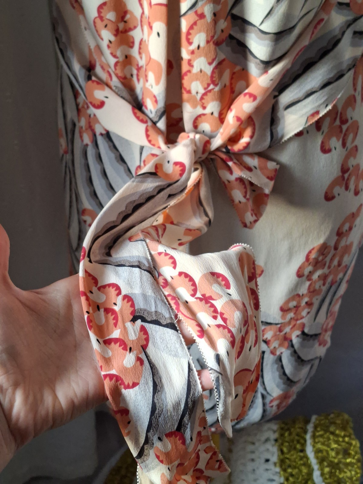 100% Silk Wrap Style Dress Cream Peach Art Print Belted V-Neck Short Sleeve Size