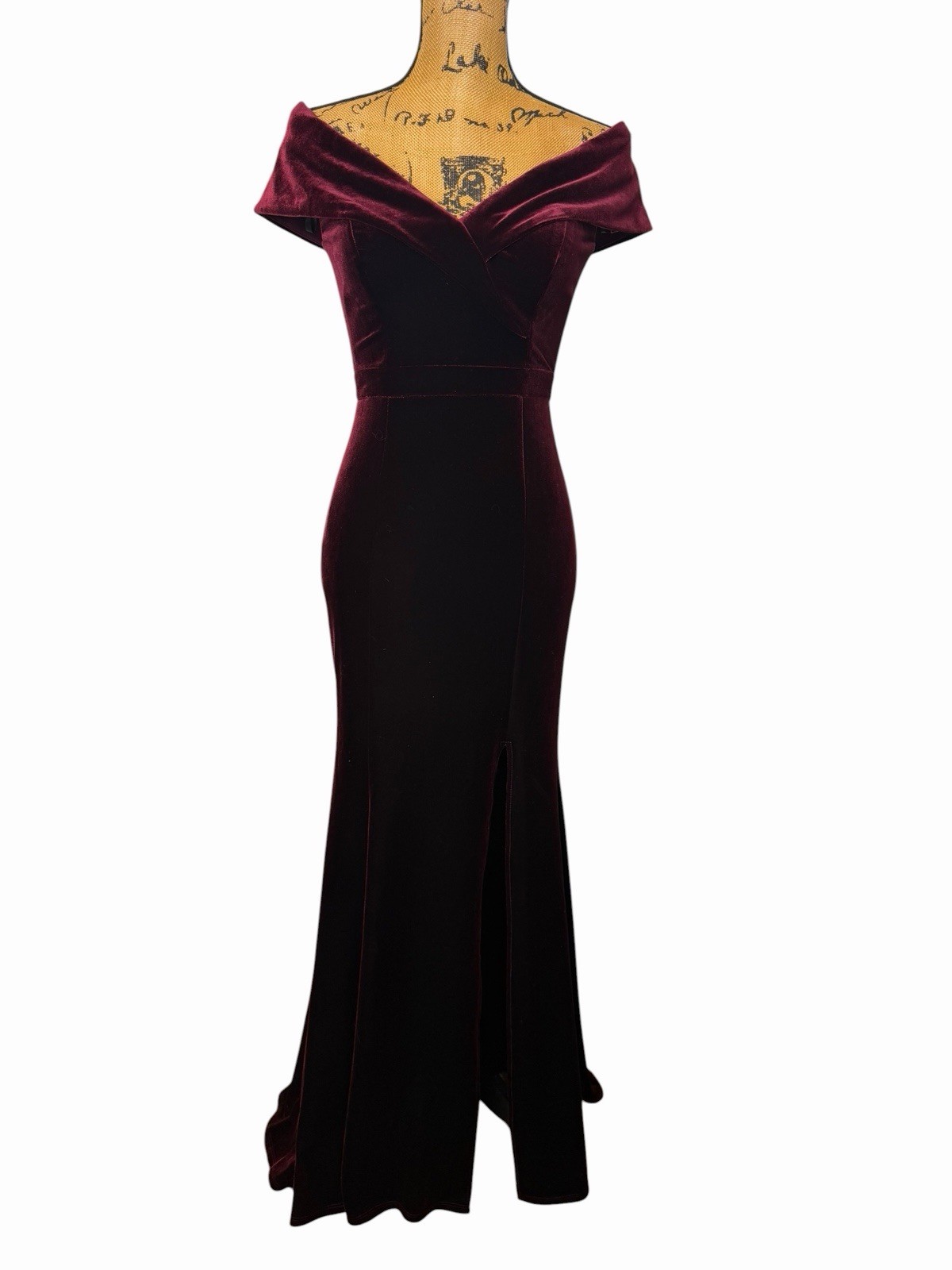AQUA Burgundy Velvet Off Shoulder Formal Gown Women’s Size 2 Made USA