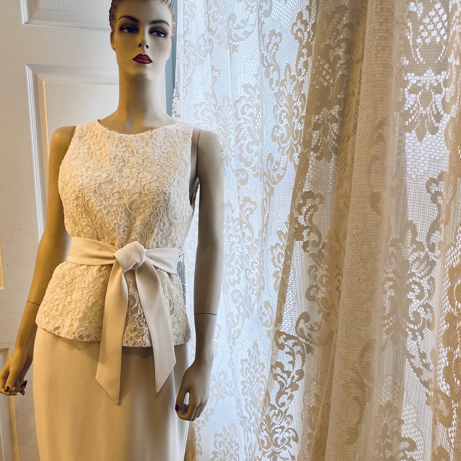YL By Yair Beautiful Lace Dress Ivory – Size 8- Pre Owned