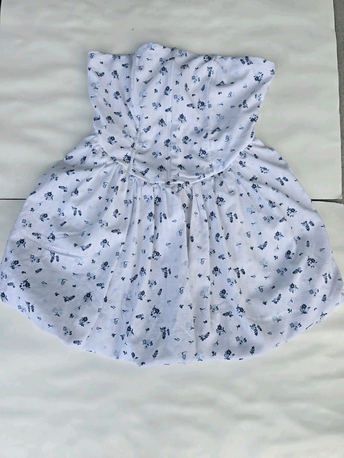 Julie & Joy Women’s White Blue Floral Strapless Smocked Mini Dress Size L