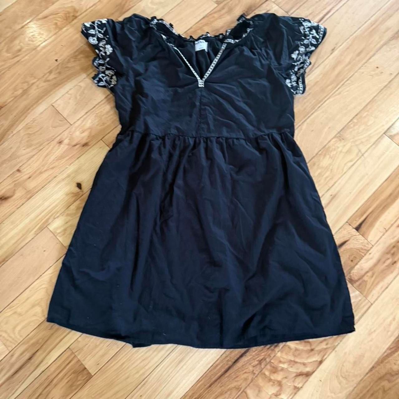 Old Navy Embroidered Babydoll Dress Size M