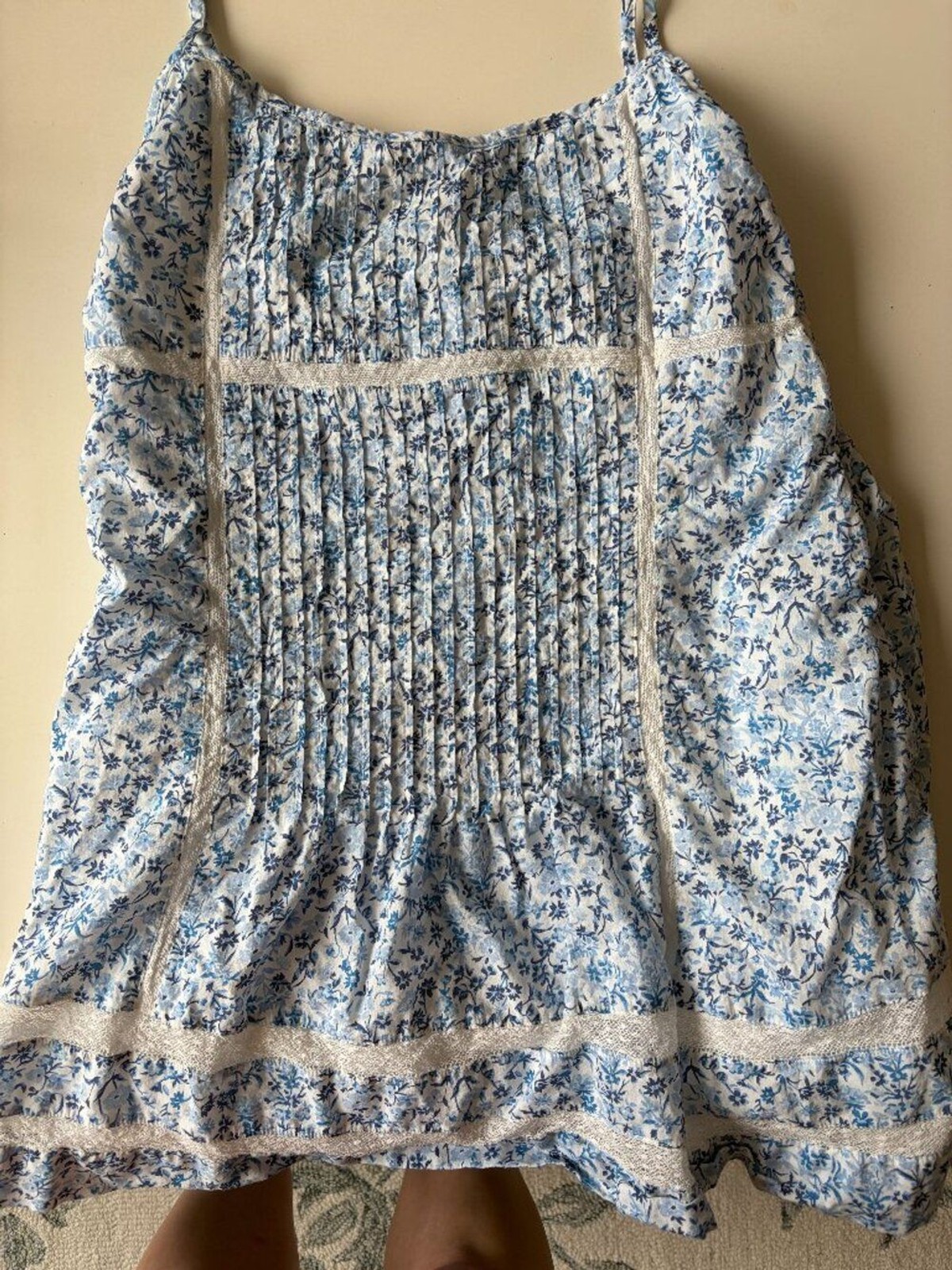 Abercrombie Scoopneck Flowy Mini Dress in Blue Floral (size S)