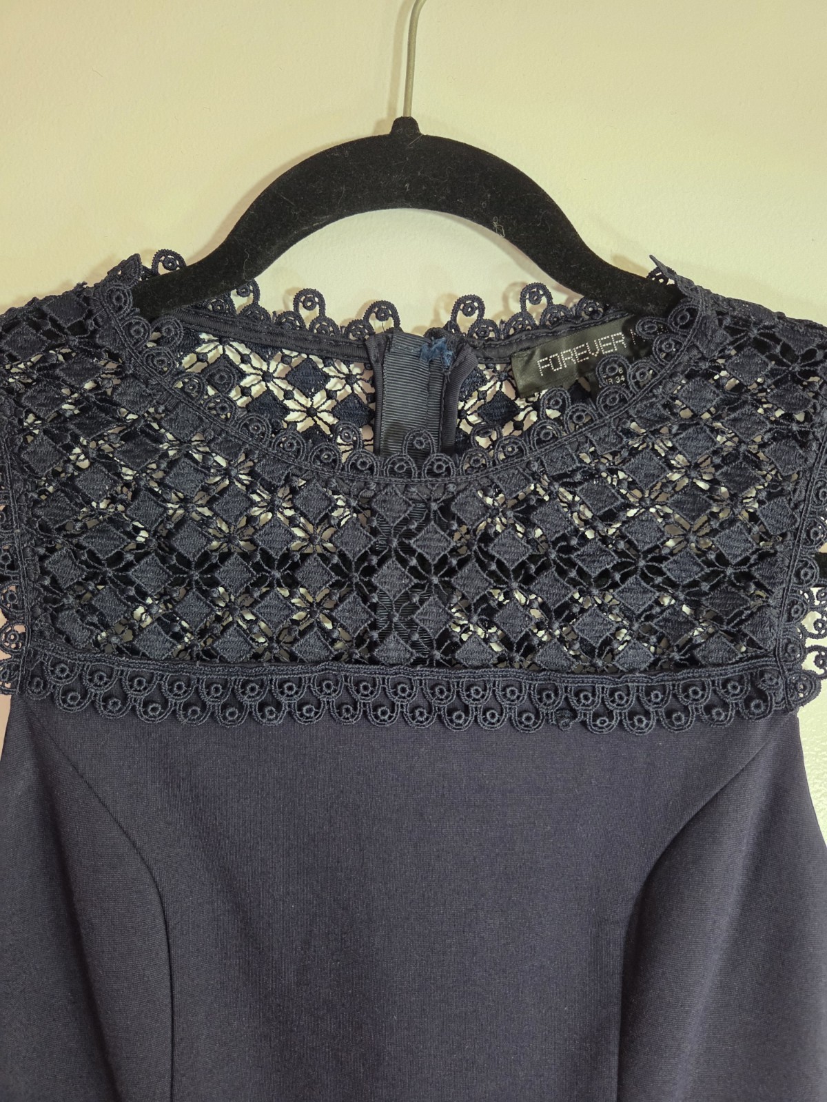 FOREVER NEW Size 8 Navy Lace Fit & Flare Sleeveless Knee Length Dress