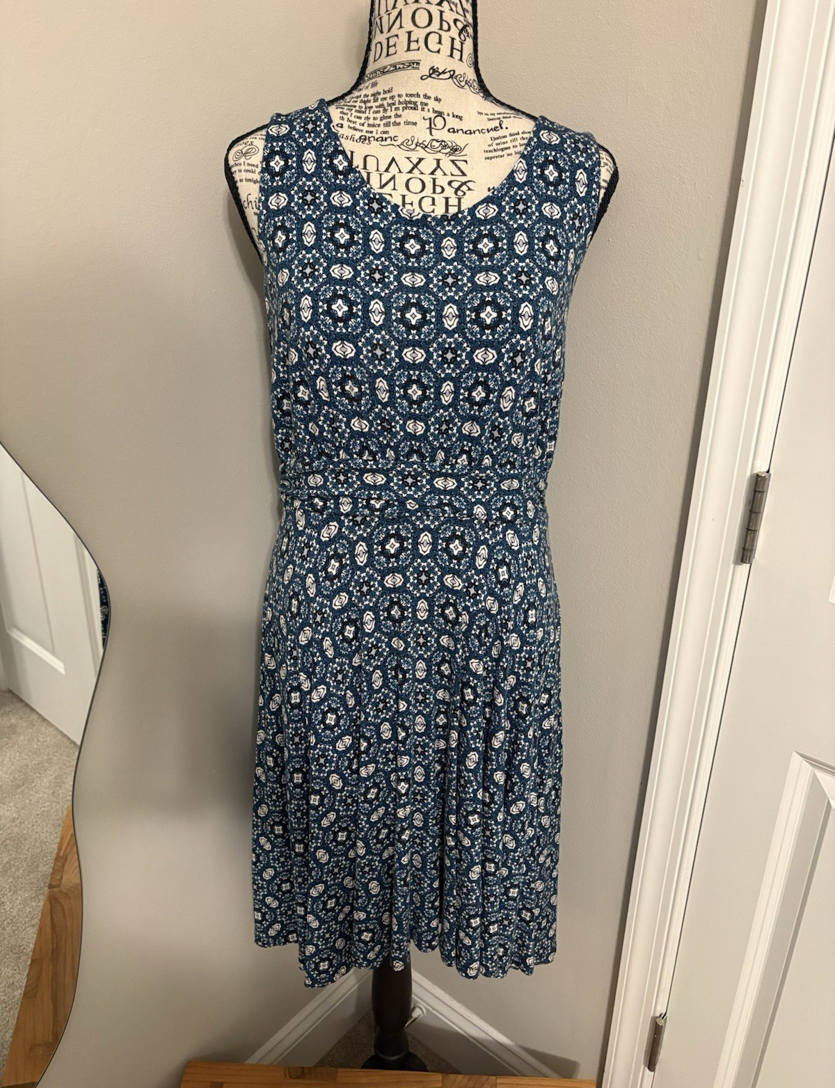Cynthia Rowley Blue/White Floral V-Neck Sleeveless Knee Dress L