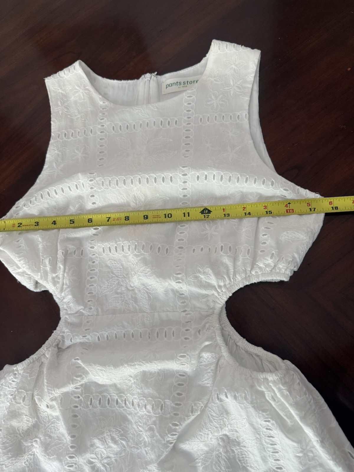 Women’s Pants Store White Embroidered Eyelet Dress Size L Sleeveless Mini Dress