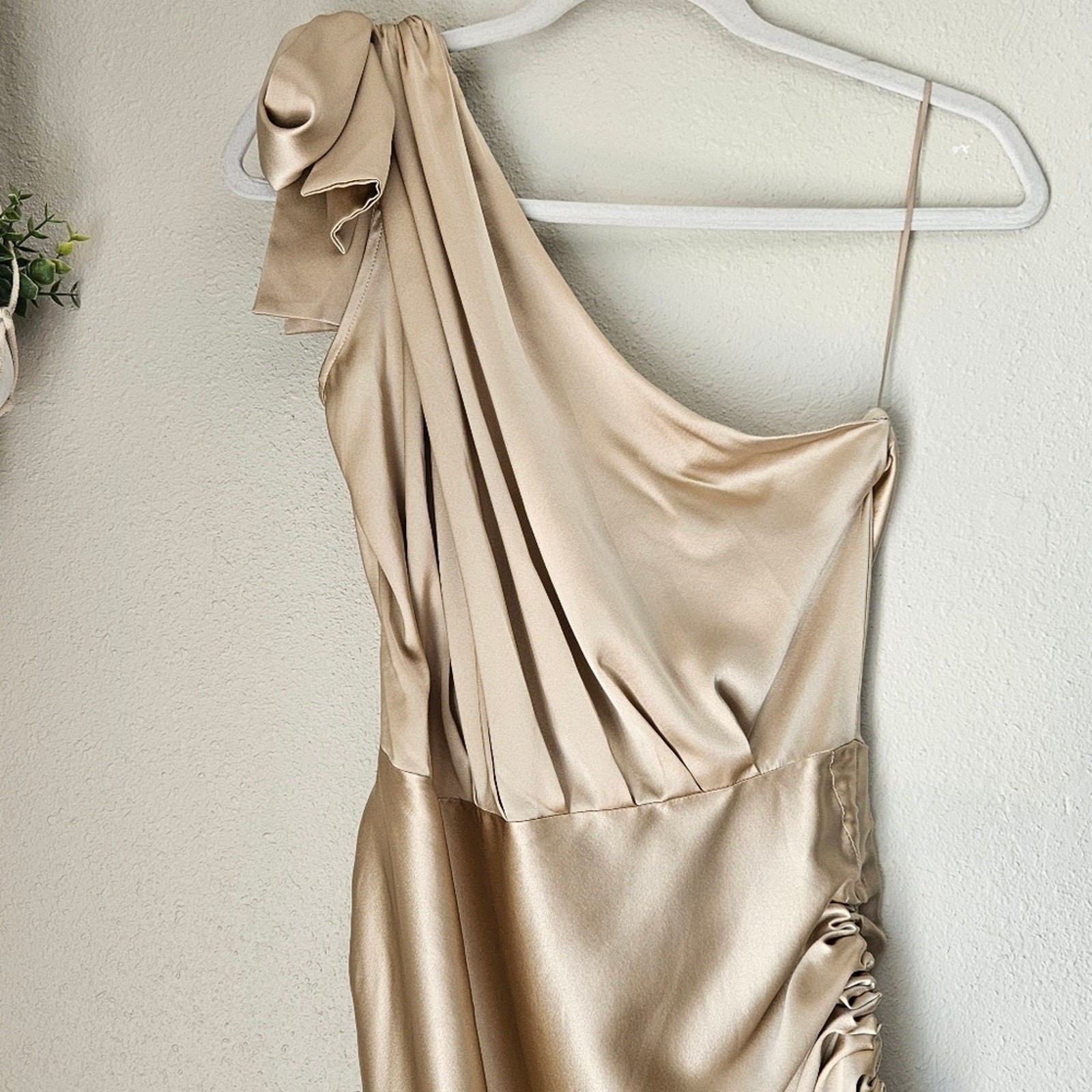 RETROFÊTE Nadia One-shoulder Ruched Stretch-Silk Satin Mini Dress Sz L Champaign