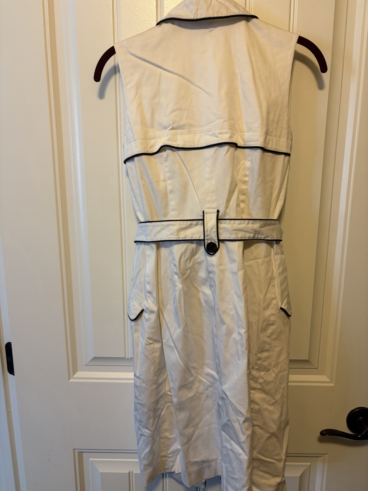 Calvin Klein Women’s Solid White With Black Trim Sz 2