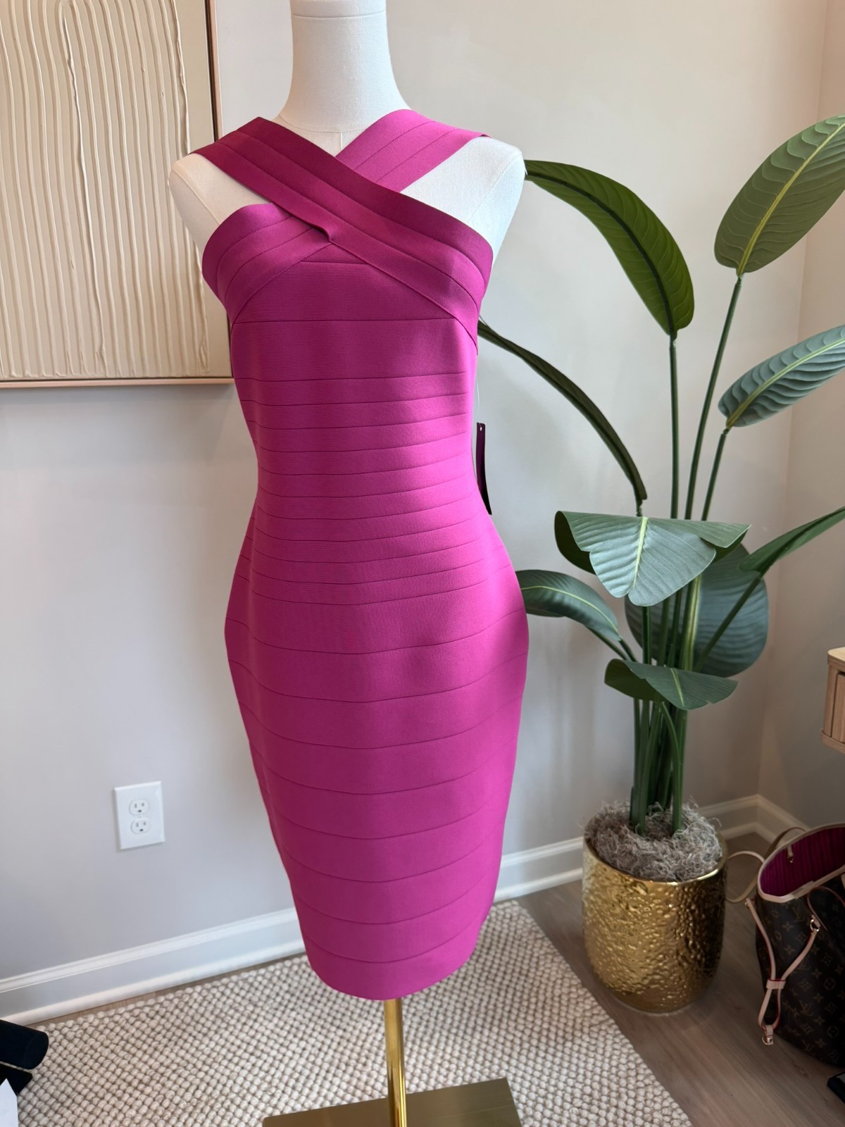 NWT Medium Pink Cross-Neck Bandage Dress Venus Pageant Bodycon Cocktail Party