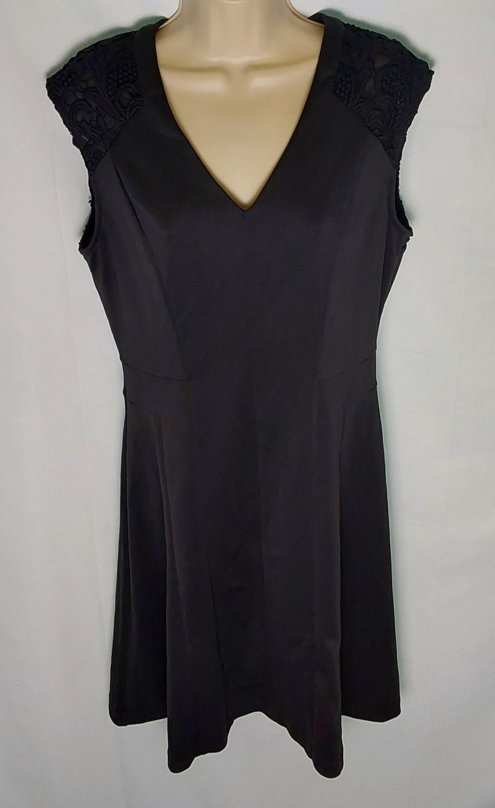 db Established 1962 Women’s Black Elegant V-Neck Mini Dress w/Lace/ Size 10/EUC