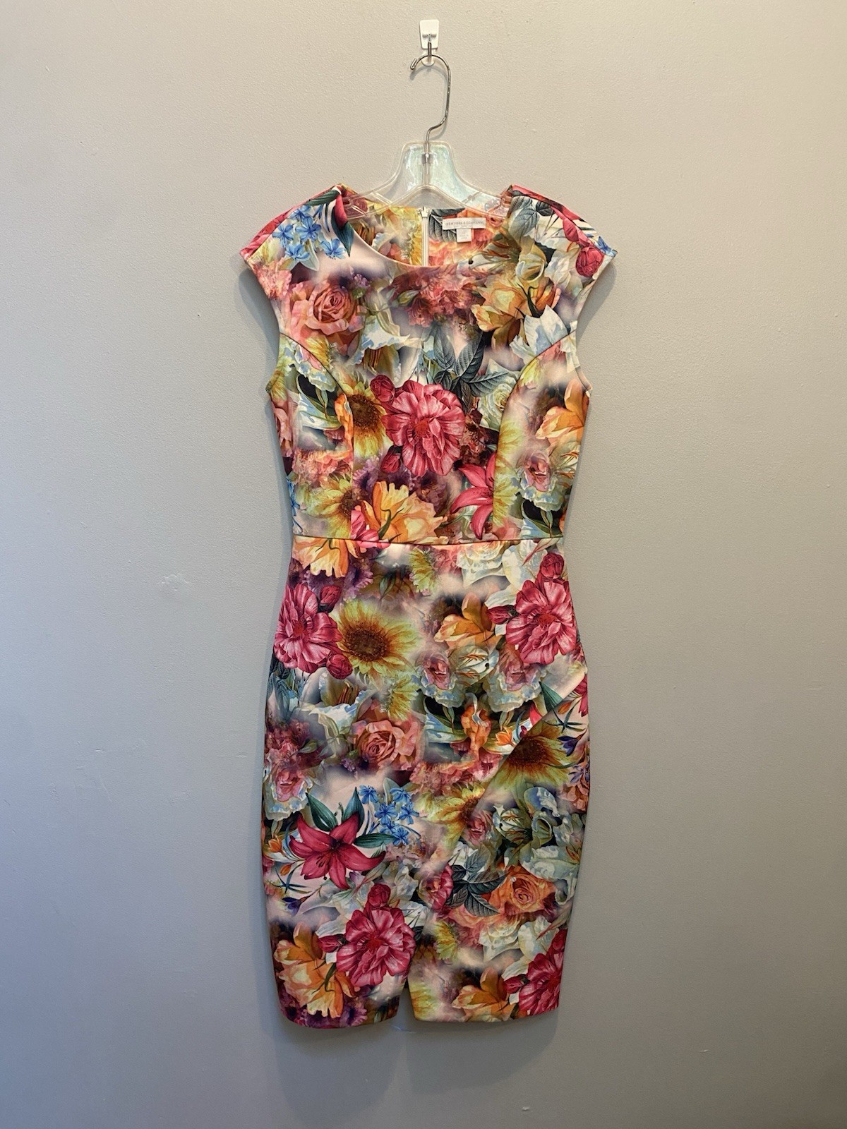 Size XS Women’s Beautiful New York & Company Vibrant Floral Sheeth Dress