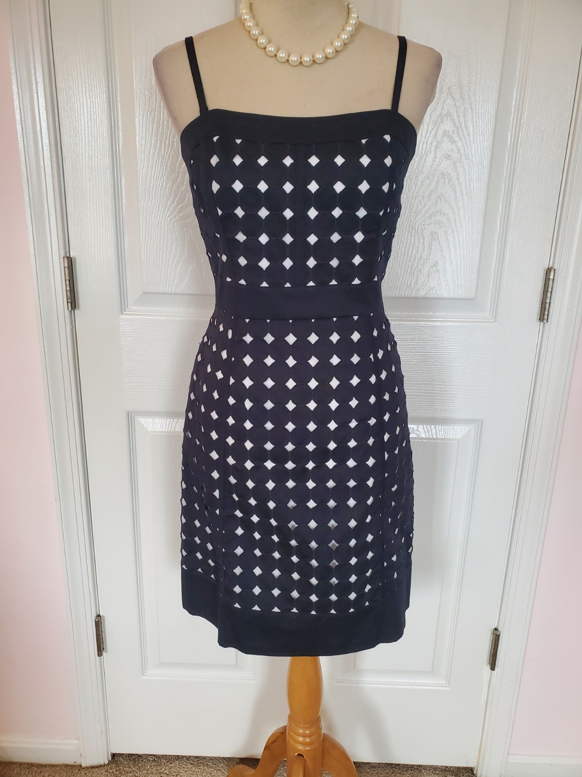 WHITE HOUSE|BLACK MARKET Striking Dress w/Diamond Cut Outs (Size 8)