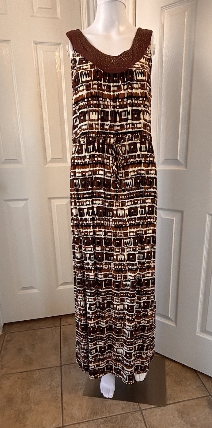 Elementz Petite Large Sleeveless Maxi Dress- Brown Geometric Print