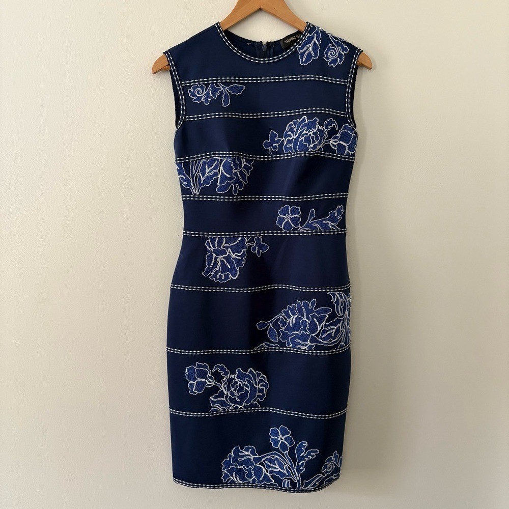 Tadashi Shoji Kitami Embroidered Sleeveless Shift Dress in blue neoprene Size S