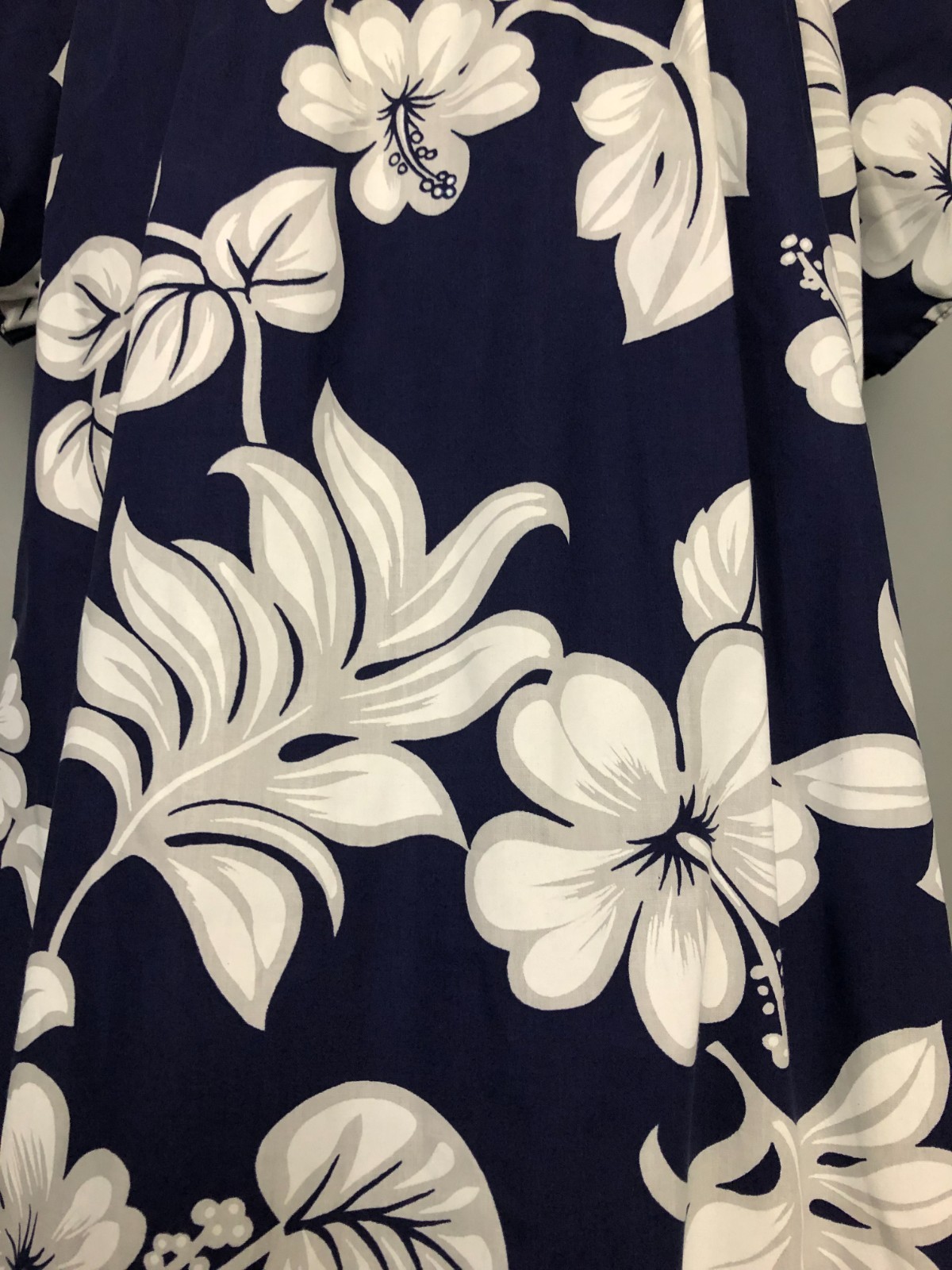 VTG Royal Creations M Navy Blue White Tropical Floral Hawaiian Muumuu Dress USA