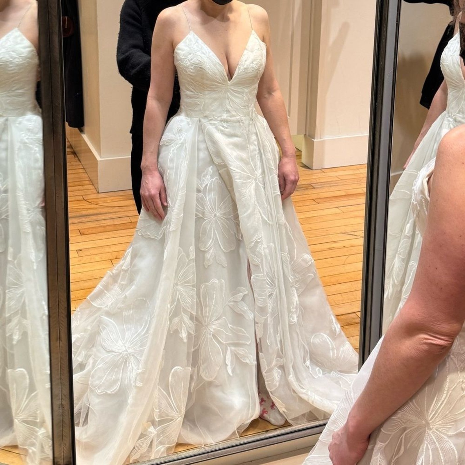 Wtoo by watters Romu sleeveless wedding gown size 6 slit white dress SAMPLE