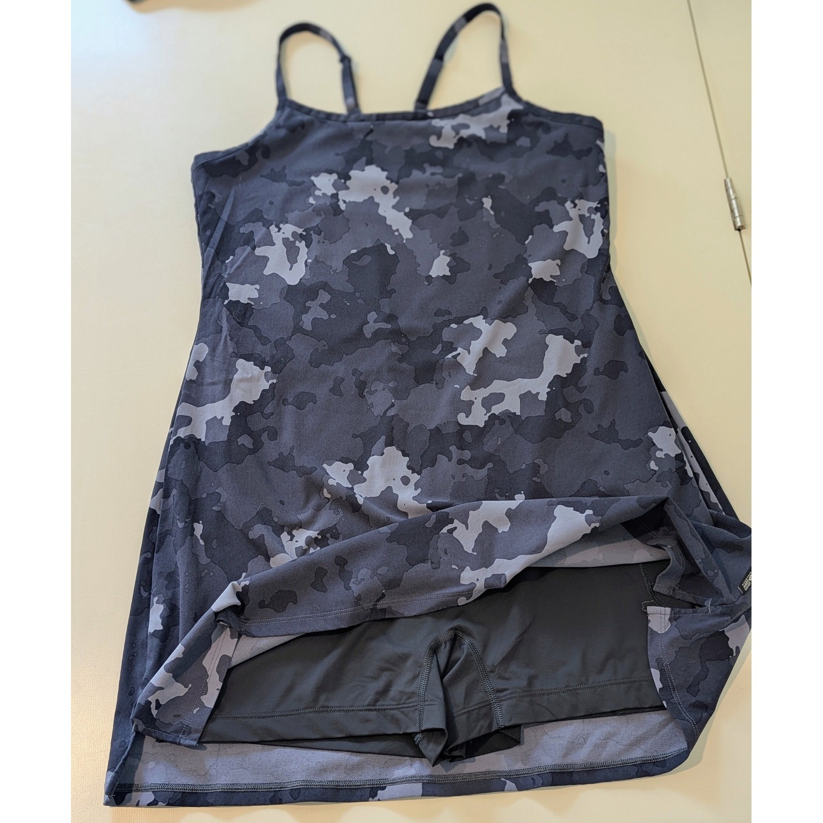 Mountain Hardwear Dynama Racerback Athletic Dress Grey Camo Medium EUC Gorpcore
