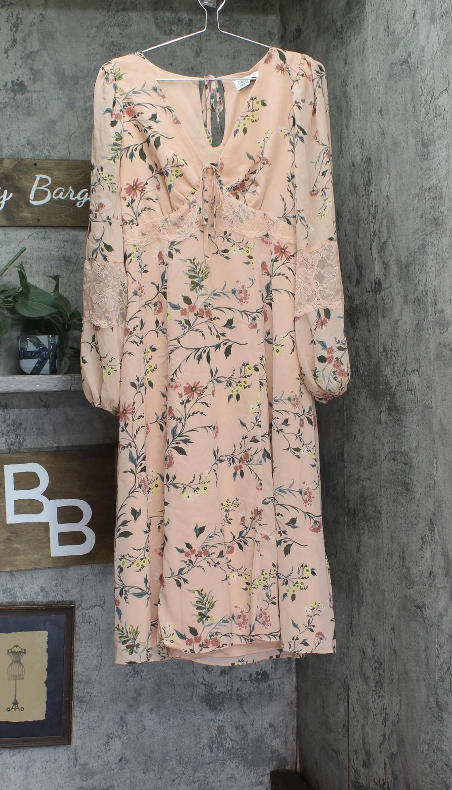 tinsel Juniors V-Neck Scallop Lace-Trim Floral print Midi Dress Pink Multi M