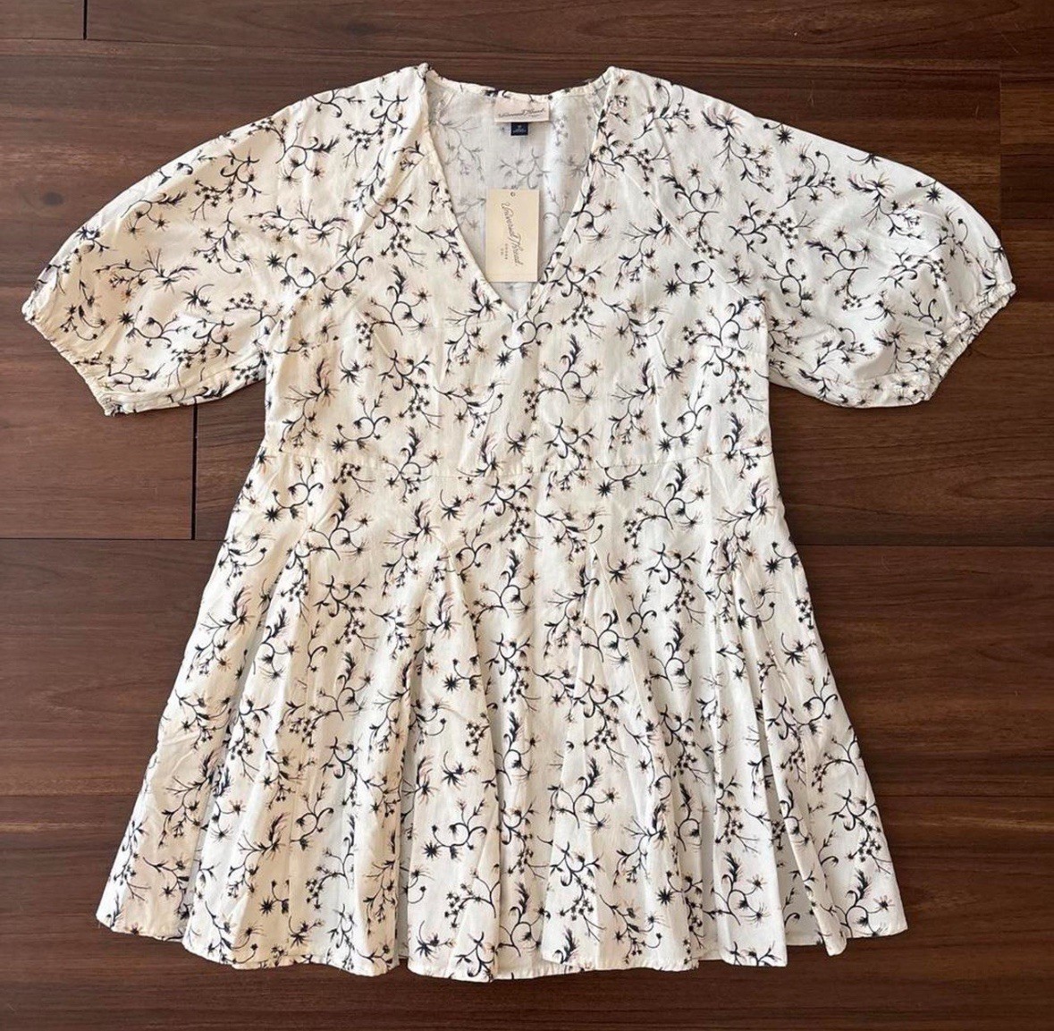NEW Universal Thread Women’s Size M Medium Bell Sleeve Mini Dress White Floral
