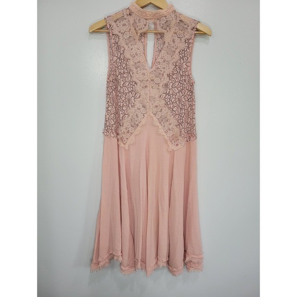 En Creme Blush Pink Lace Keyhole Mock Neck Boho Mini Dress Small ED14262WFL