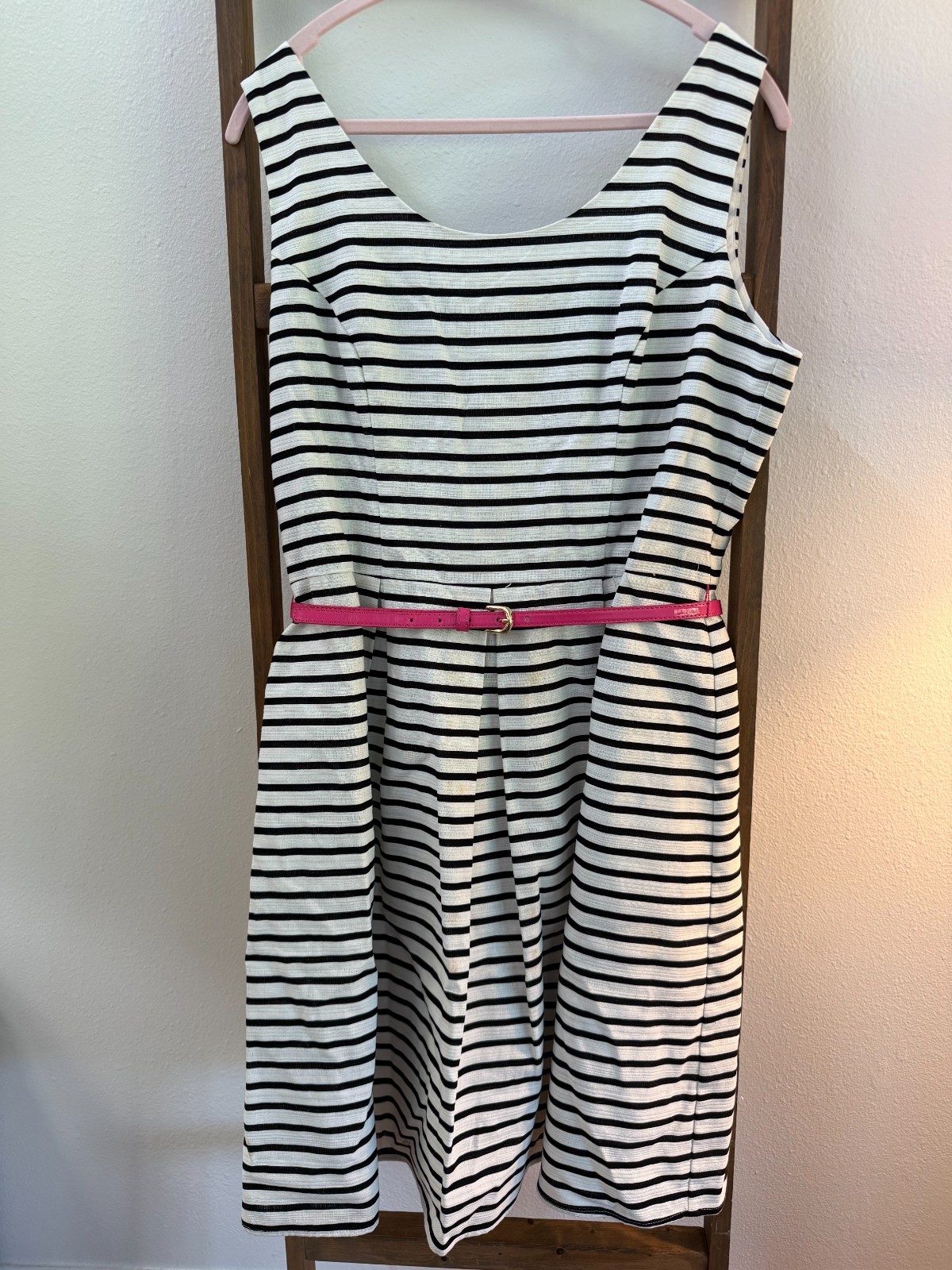 Beautiful Women’s Black and White Stripe summer dress with Pink Belt Size 14
