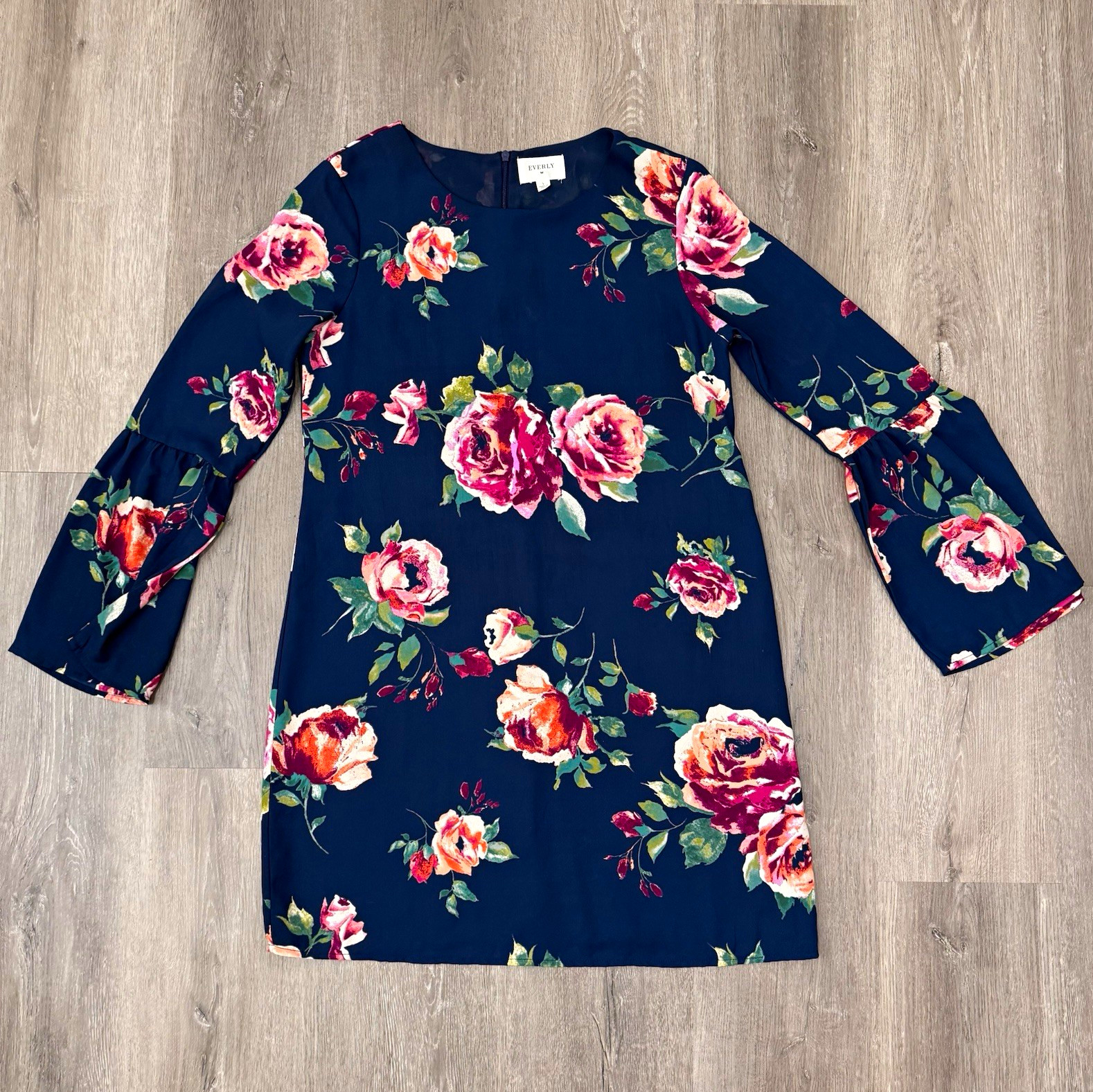 Everly Women’s Small Navy Floral Bell Sleeve Shift Dress Lined Rose Print S