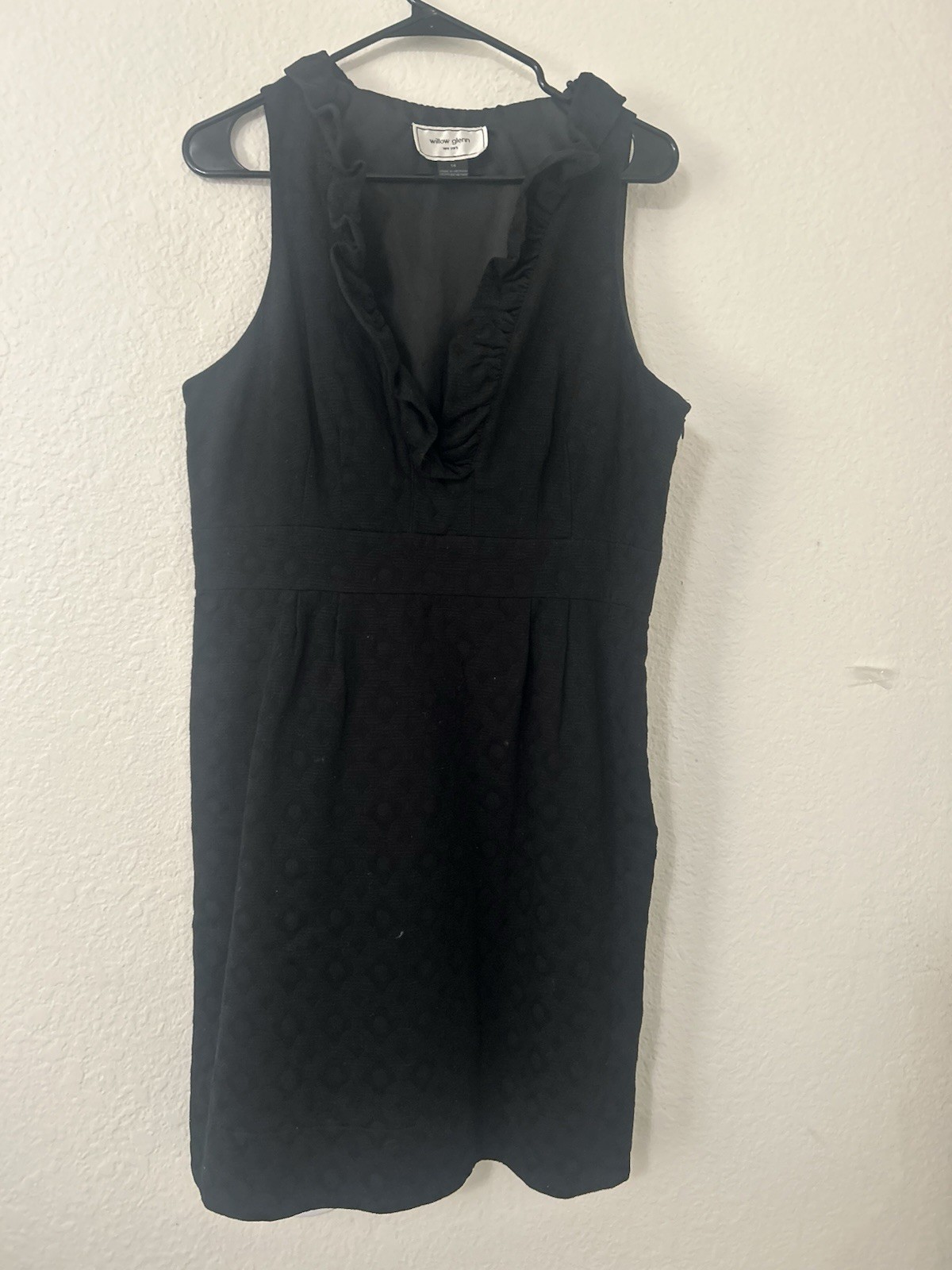Willow Glenn Black Sleeveless Ruffle Sheath Dress V-Neck Zip Size 14