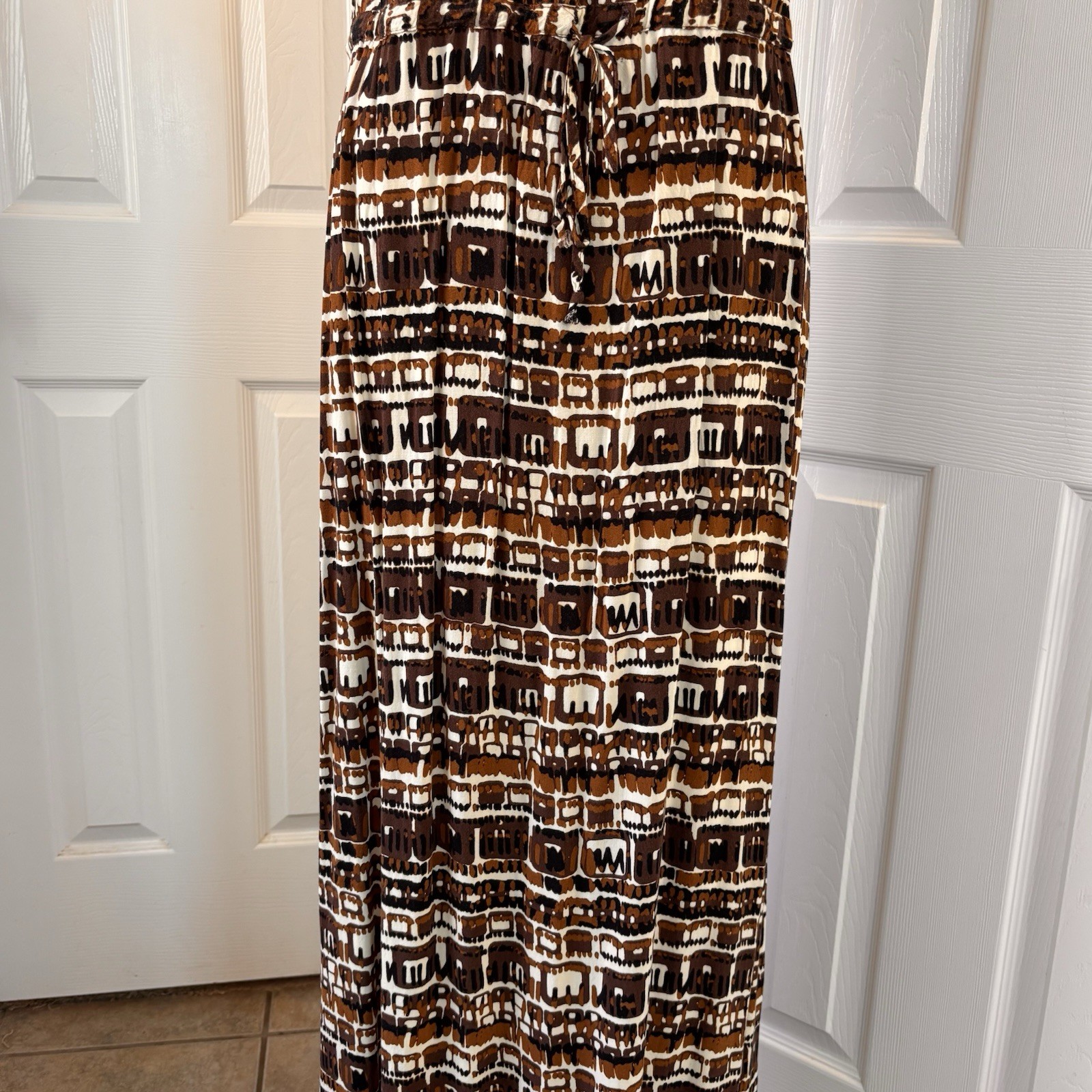Elementz Petite Large Sleeveless Maxi Dress- Brown Geometric Print