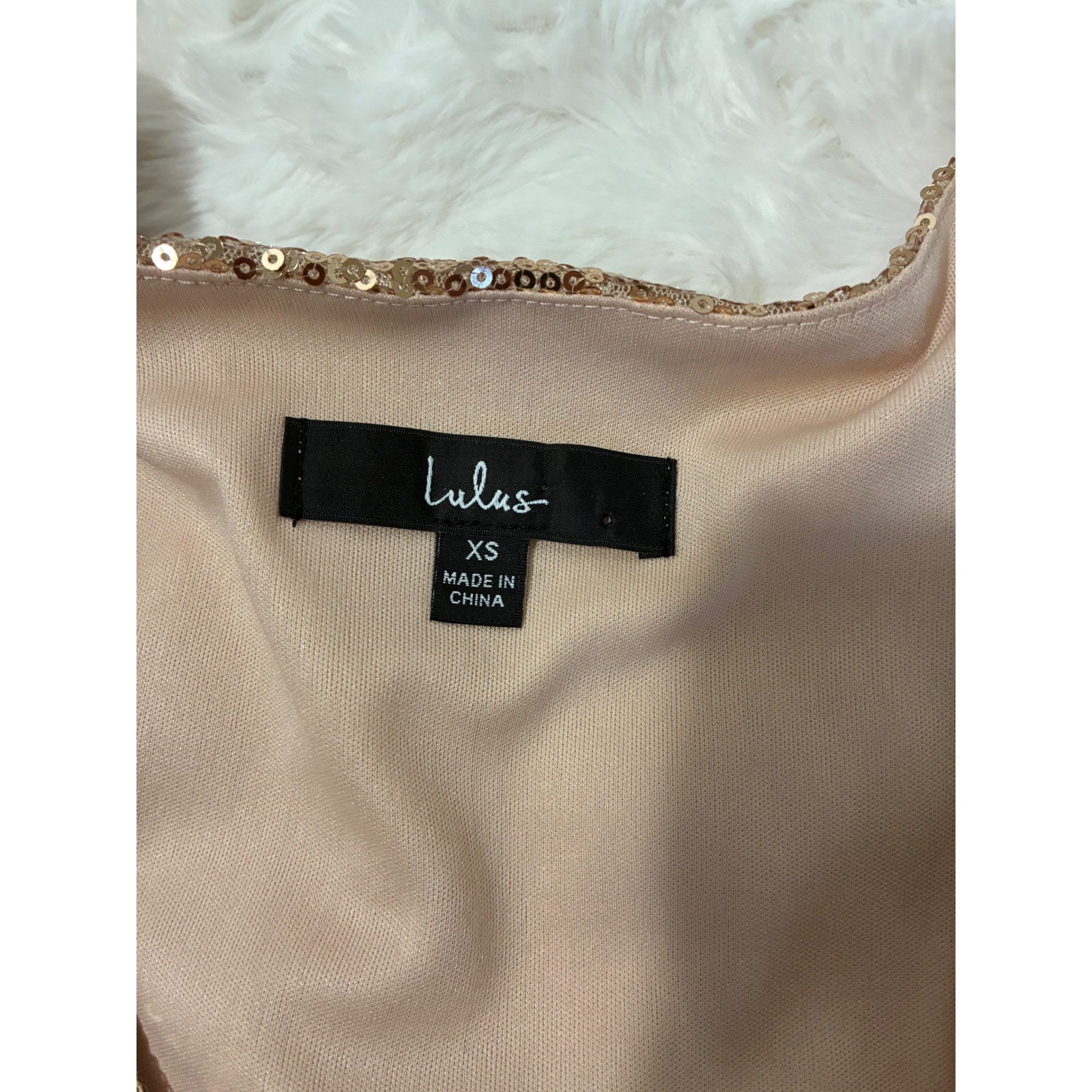 Lulus Rose Gold Sequin V-Neck Short Sleeve Shift Mini Dress 66192 Womens XS