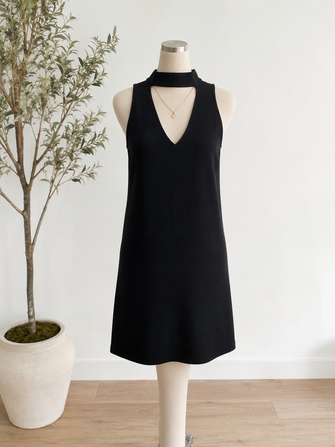 $386 Milly Italian Structured Dress Black Sleeveless Choker Neck Dress Large