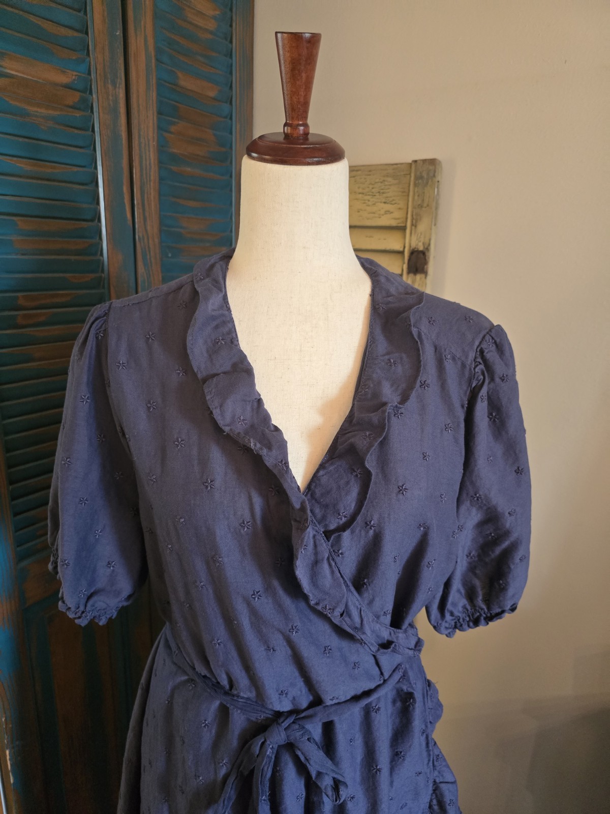 Old Navy Embroidered Floral Ruffle Hi-Low Wrap Dress Women XL Navy Puff Slv
