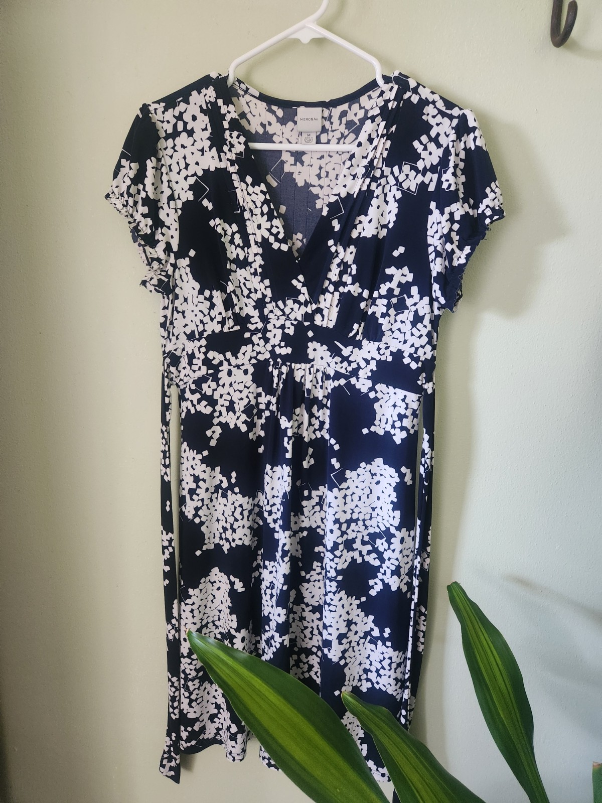 Merona Navy & White Print Dress. Size M. Very Comfortable And Classy. Tie Waist.