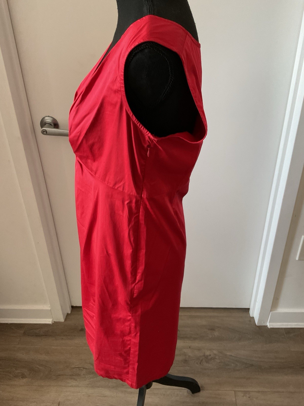 Love Moschino Red Front Twist V- Neck Sleeveless Cocktail Dress IT 42 US 6