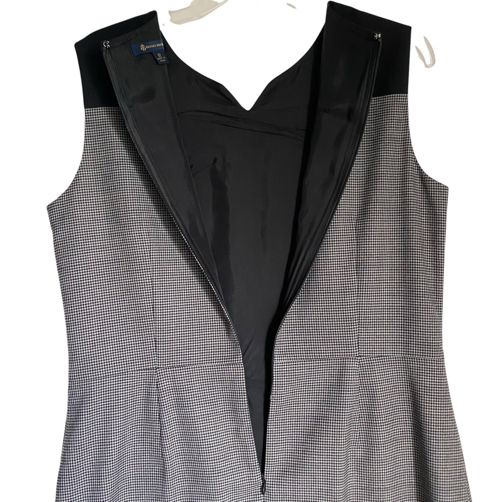 Brooks Brothers Houndstooth Gray Sheath Dress 12 Wool Sleeveless Classic Office