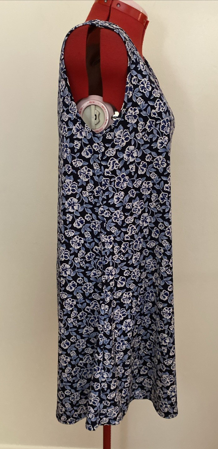 SJS DRESS~XL~BLUE WHITE FLORAL~SHIFT~SLEEVELESS~ABOVE THE KNEE~STRETCH