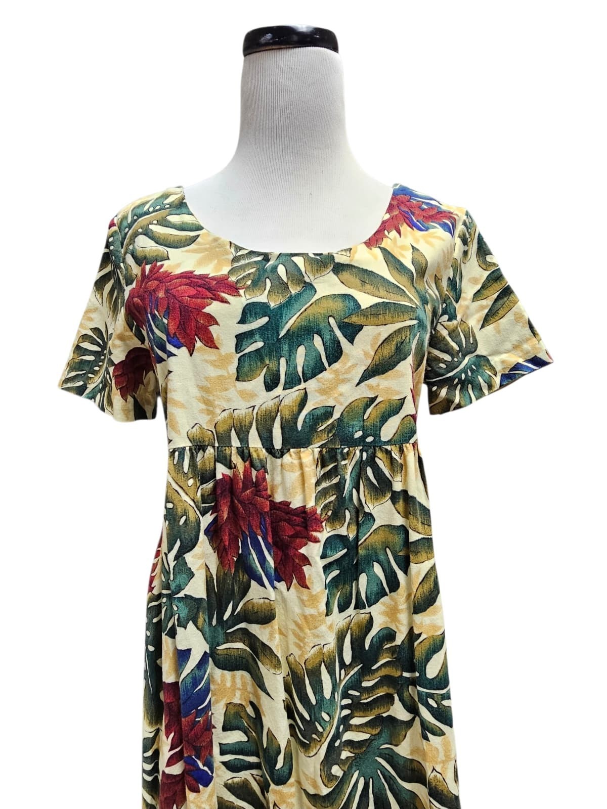 Hilo Hattie 883 short sleeved tropical Hawaiian muumuu / ginger tea dress . S