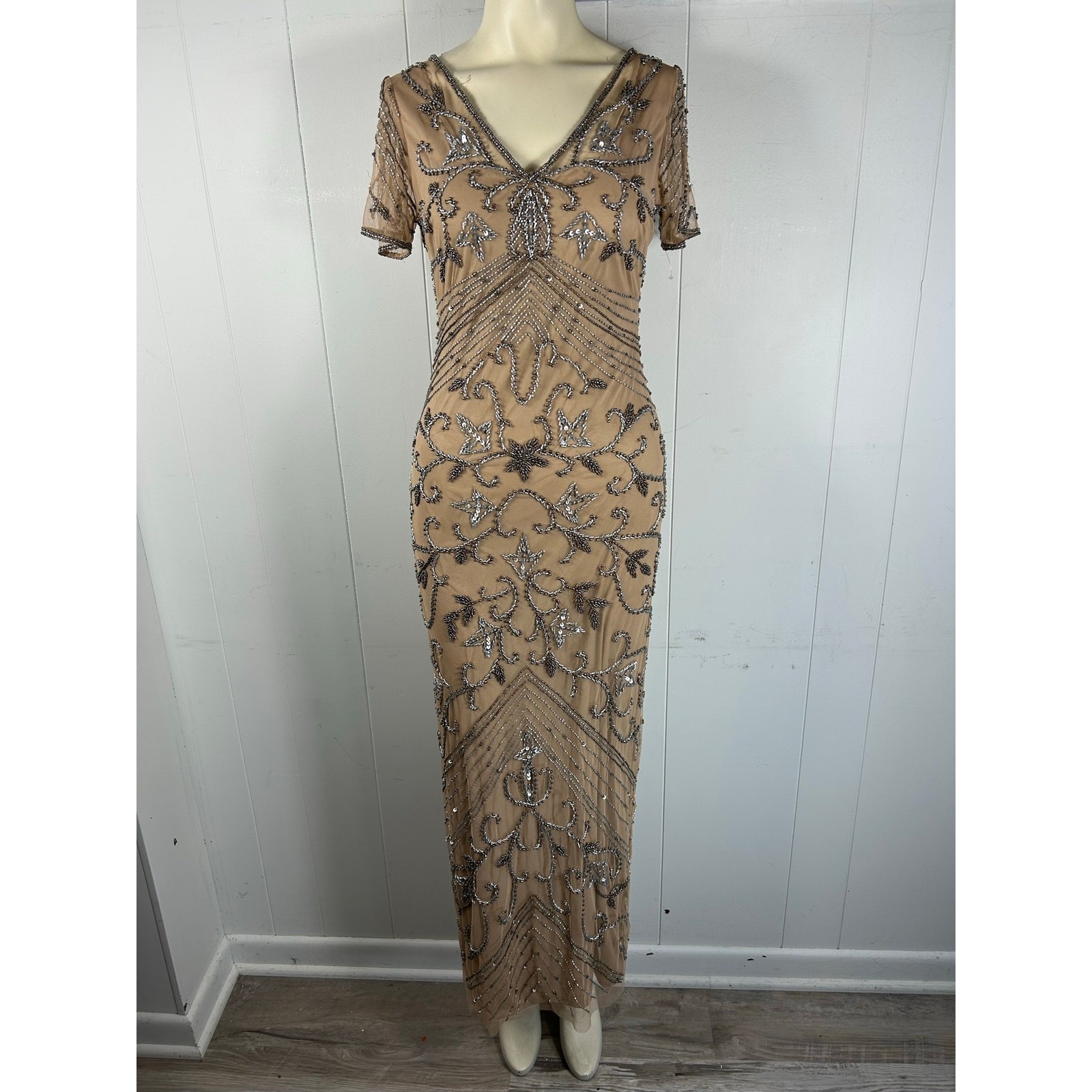 Pisarro Nights Beaded Mesh Column Gown in Oyster. Size 2. NWOT