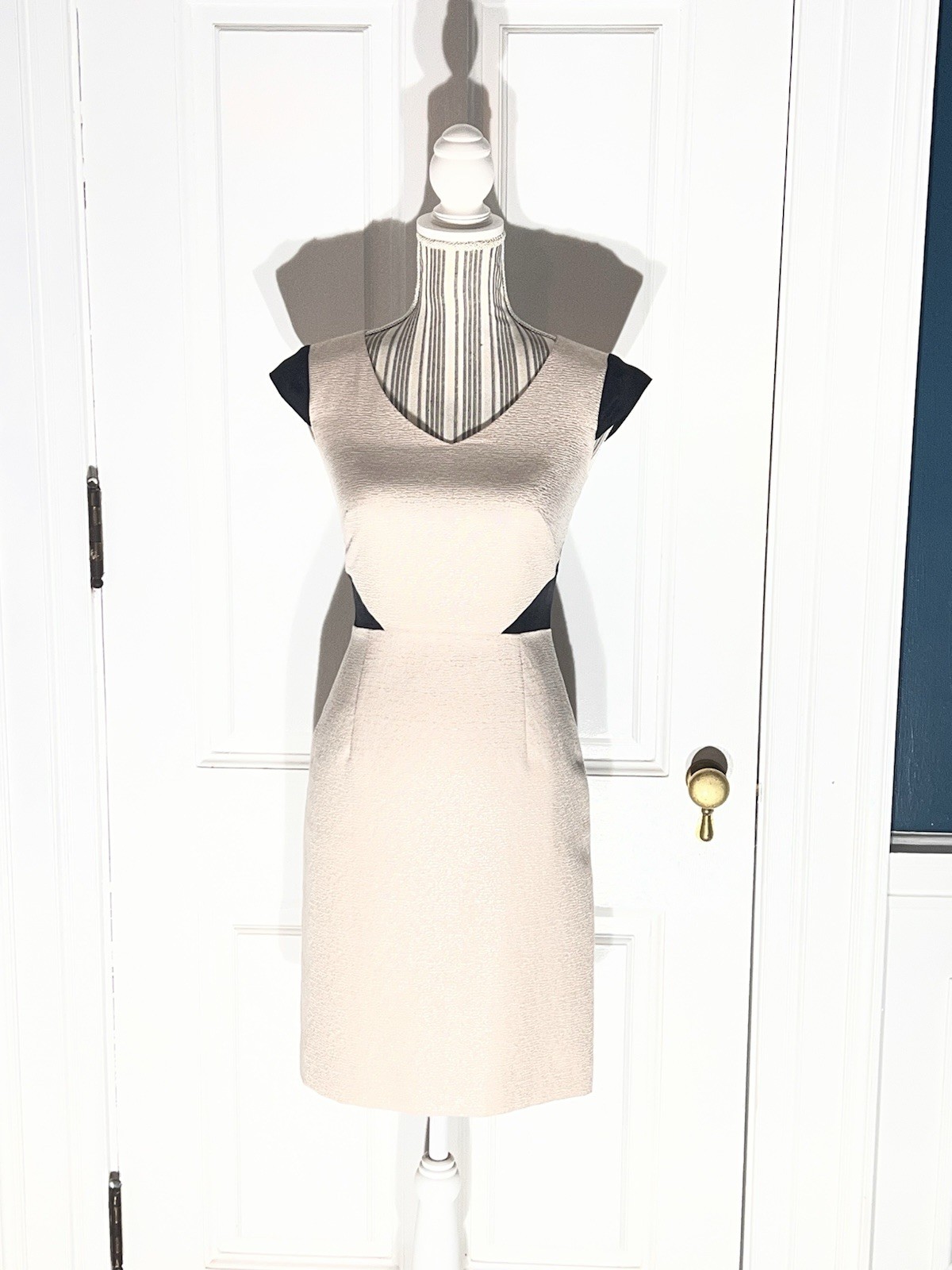 Antonio Melani Size 0 Metallic Sheen Fitted Elegant Dress D488